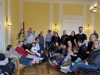 Bunte Socken als Zeichen für Teilhabe: Wiesbaden ruft zum Mitmachen am Welt Down Syndrom Tag auf