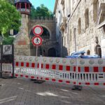 Fassadenschaden führt zu Sperrung am Römertor nahe Kaiser-Friedrich-Therme