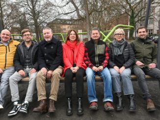 Große Hollywoodschaukel am Schulberg eröffnet neuen Aussichtspunkt über Wiesbaden