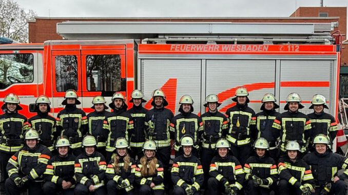 Grundausbildung in Wiesbaden wieder aufgenommen: 23 Teilnehmerinnen und Teilnehmer erfolgreich geprüft