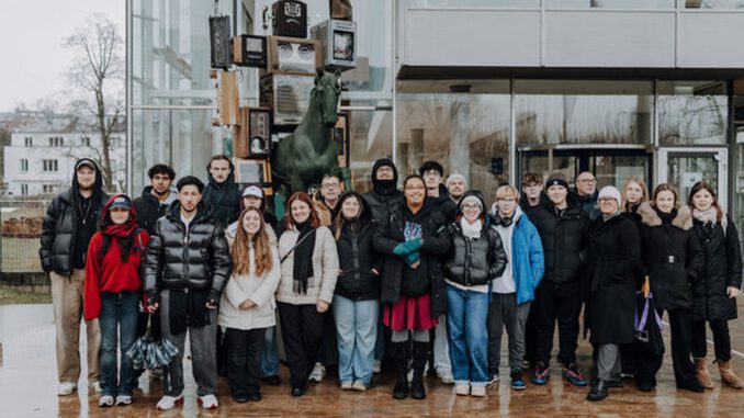 Jugendliche aus Deutschland, Slowenien und Portugal präsentieren Medienprojekte im Wiesbadener Rathaus