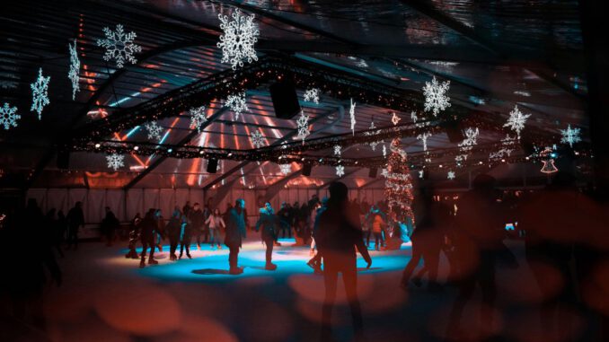 Letzte Eisdisco des Jahres findet am 19. Dezember auf der Henkell Kunsteisbahn statt Letzte Eisdisco des Jahres findet am 19. Dezember auf der Henkell Kunsteisbahn statt