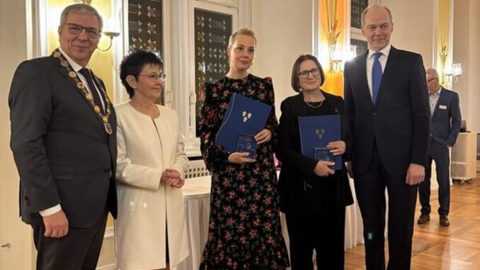 Wiesbaden zeichnet russische Aktivistinnen und zwei Lebensretter aus