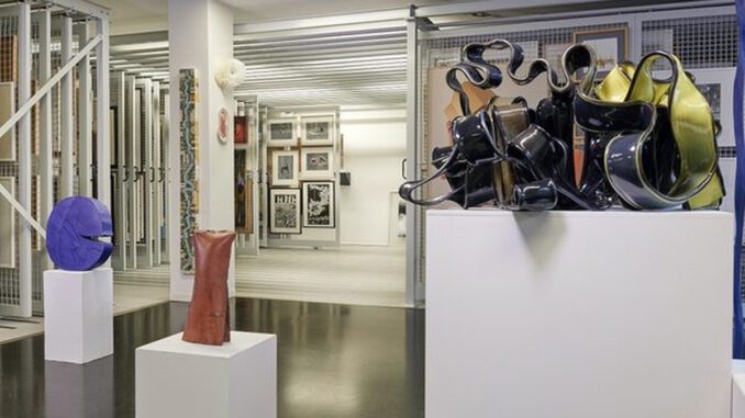 Wiesbadener Artothek macht 500 Werke online sichtbar und bietet Reservierungen an