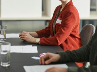 Wiesbadener Wahlausschuss prüft 15 Kandidatenlisten für Kommunalwahl am 15. März